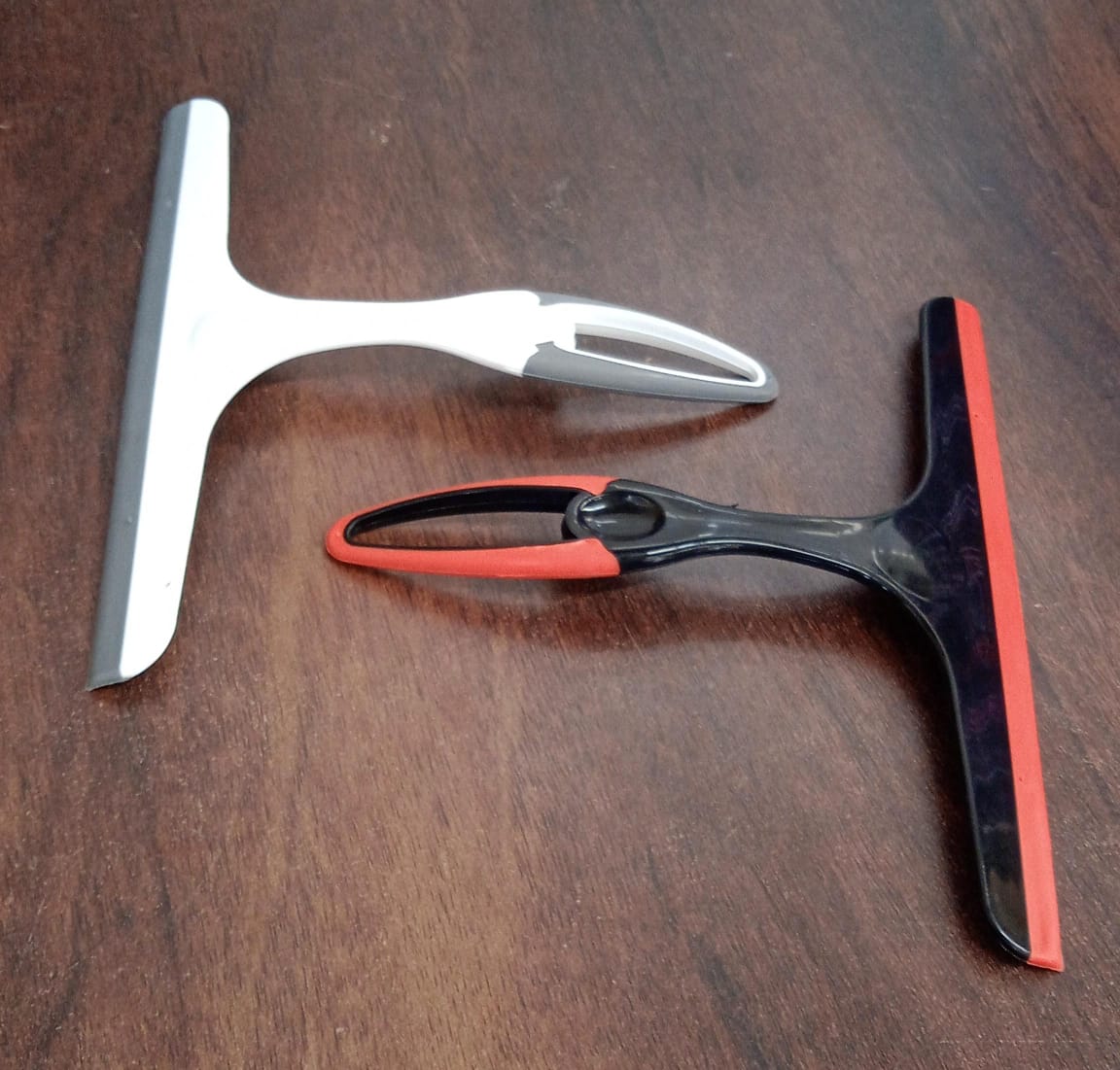 17754 Plastic Kitchen Wiper  Ideal For Kitchen Platform Windows Glass  Car Windshield  Silicone Head  Multicolor  Pack Of 1 Pc Wukusy