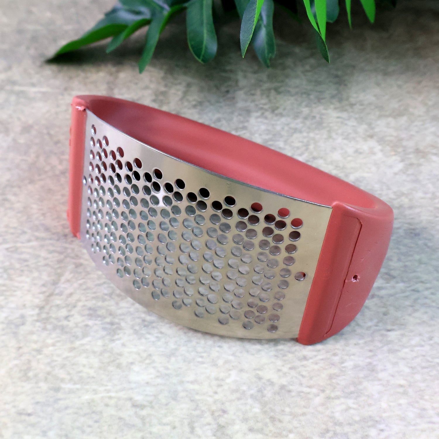 Supermom Premium Curve Garlic Press Crusher (1 Pc) Wukusy