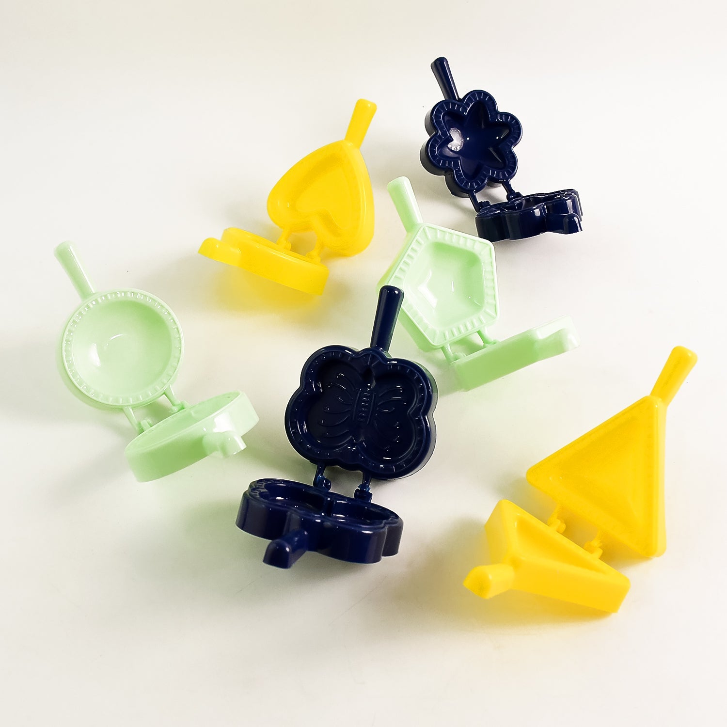 1 Pc Assorted Shape Plastic Snack Mould (Mix Design  1 Pc) Wukusy