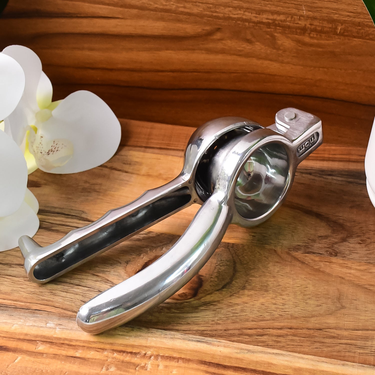 Supermom Aluminum Lemon Squeezer (1 Pc) Wukusy