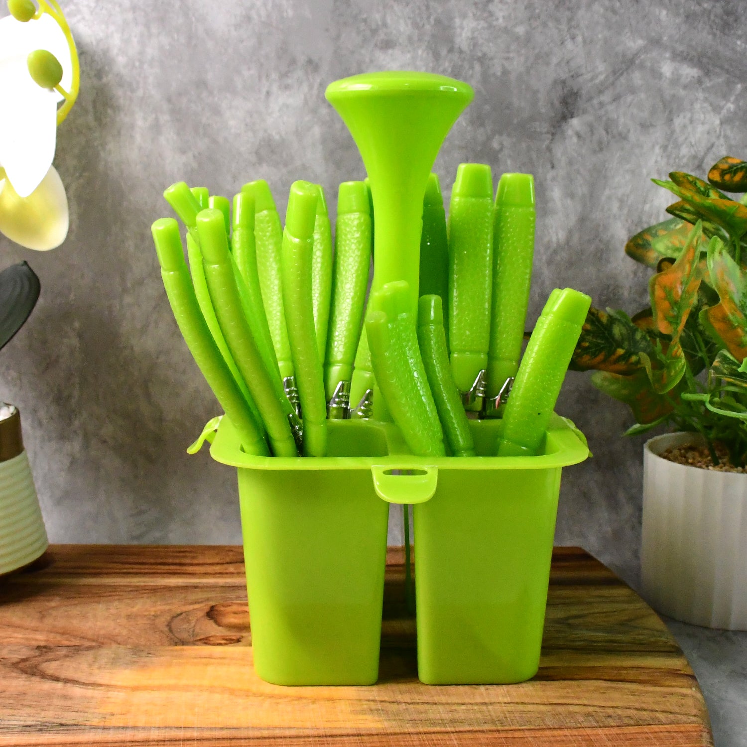 Supermom Premium Fancy Cutlery Set With Holder (24 Pc  Set) Wukusy