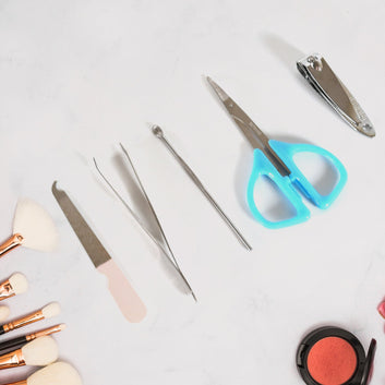 12605 5 In 1 Stainless Steel Professional Manicure Set Nail Cutter For Women Nail Scissors Luxury Grooming Kit. Wukusy