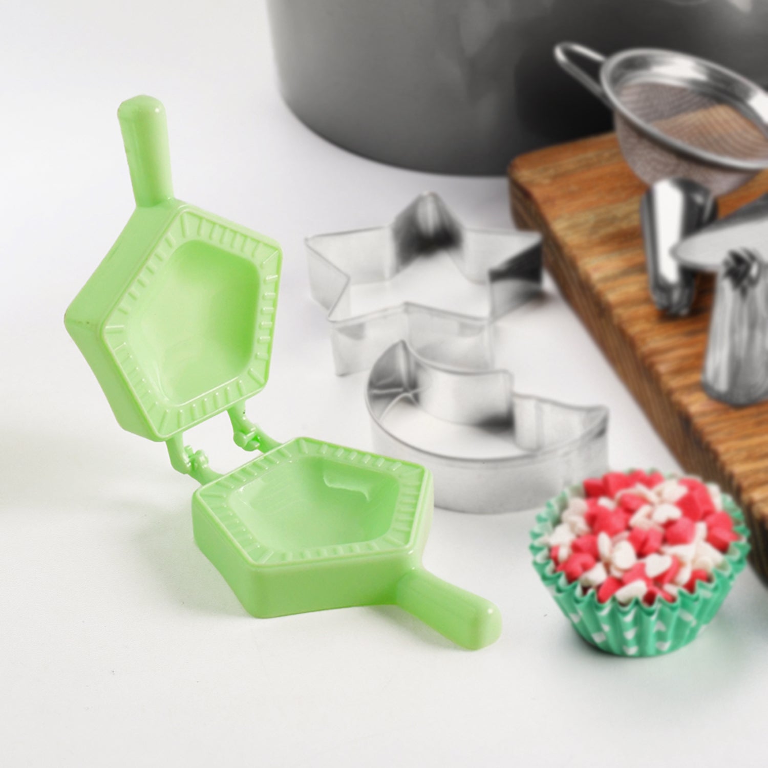 1 Pc Assorted Shape Plastic Snack Mould (Mix Design  1 Pc) Wukusy