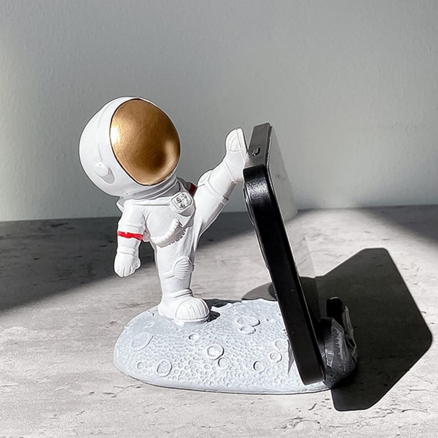 Mobile Holder Astronaut Phone Stand Planet Creative Fun 3d Design (1 Pc) Wukusy