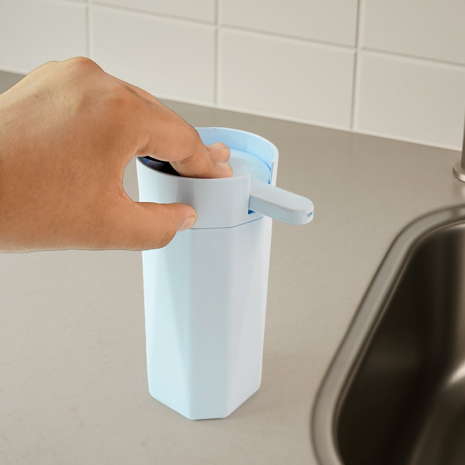 Apex Push It Soap Dispenser Approx 300ml (1 Pc) Wukusy
