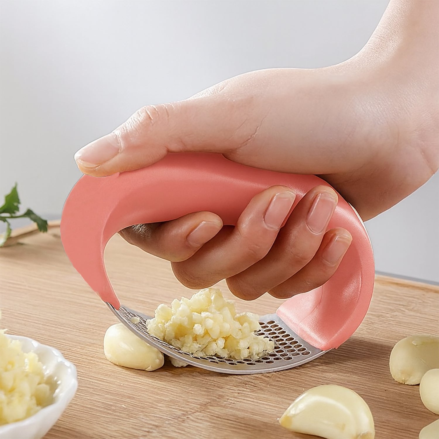 Supermom Premium Curve Garlic Press Crusher (1 Pc) Wukusy