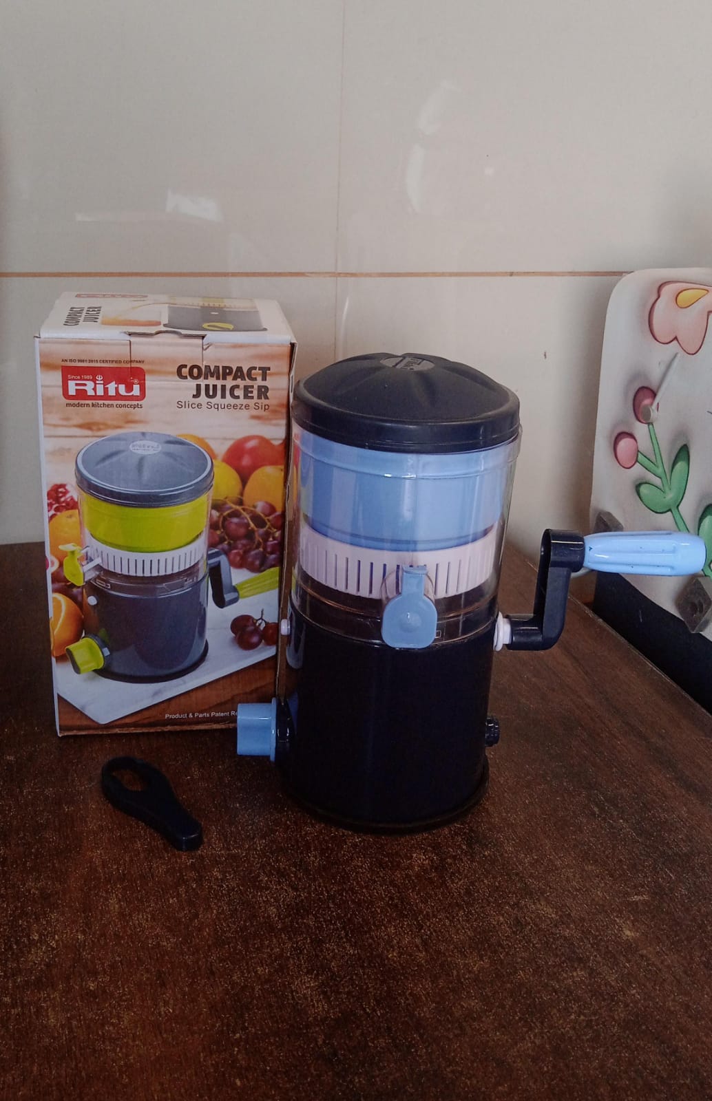 Ritu Hand Operated Compact Manual Juicer (Multicolor  1 Pc) Wukusy