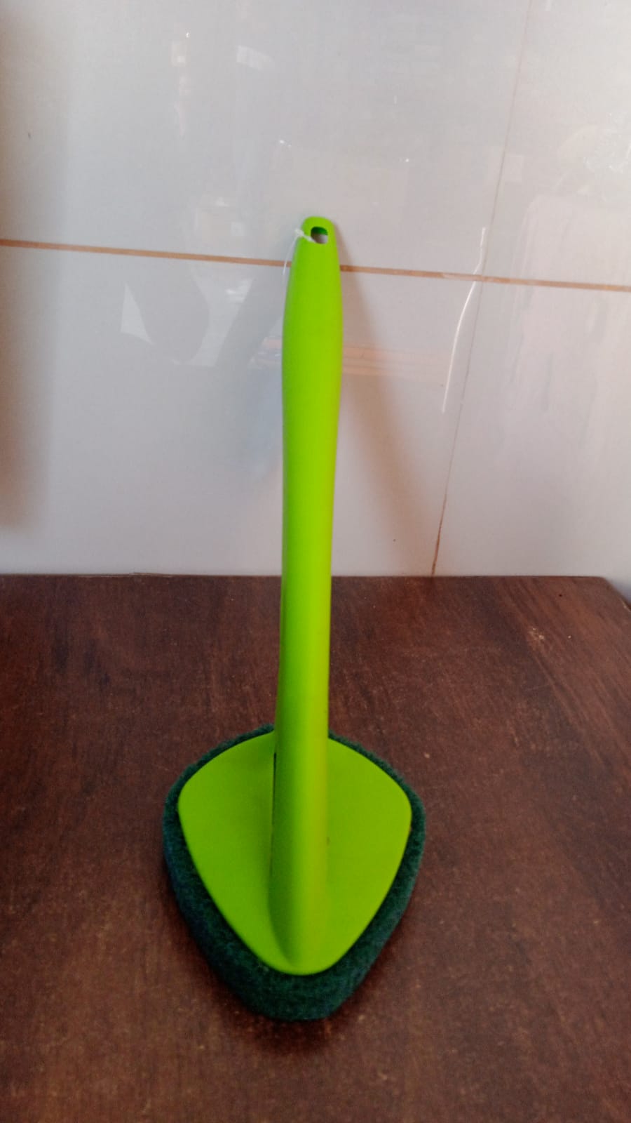 Scrubber Hockey With Long Handle (1 Pc) Wukusy