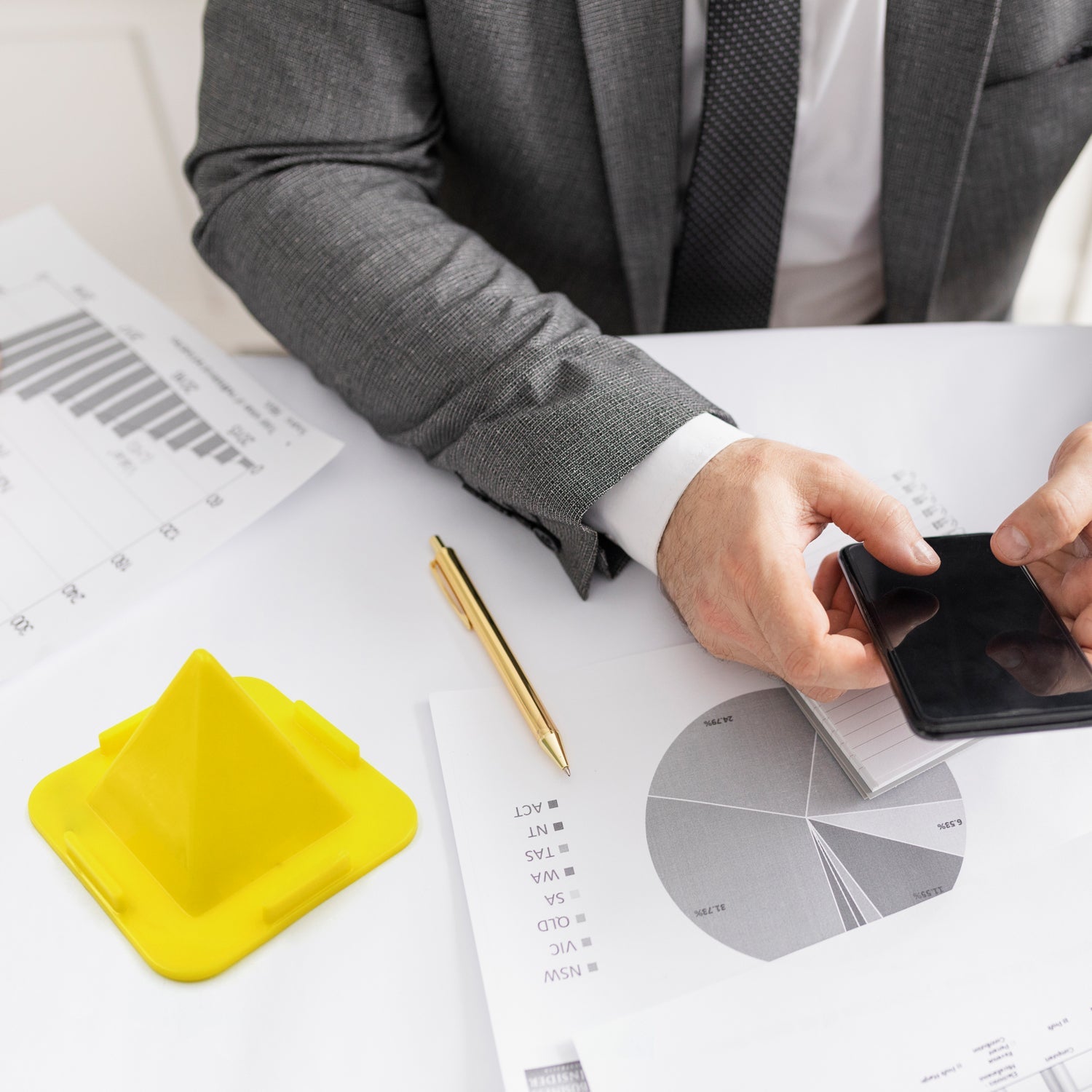 6879 Virgin Mobile Accessories Universal Portable Four-sided Pyramid Shape Desktop Table Mobile Holder Stand For Car Dashboard Recording On Desk Vent Office Holder Wukusy