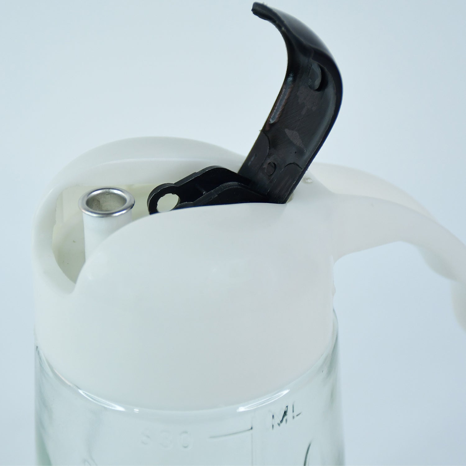 Kitchen Glass Oil Bottle Dispenser Automatic Opening Closing Home Bottles For Oil And Vinegar Honey Olive Oil Container (630ml) Wukusy