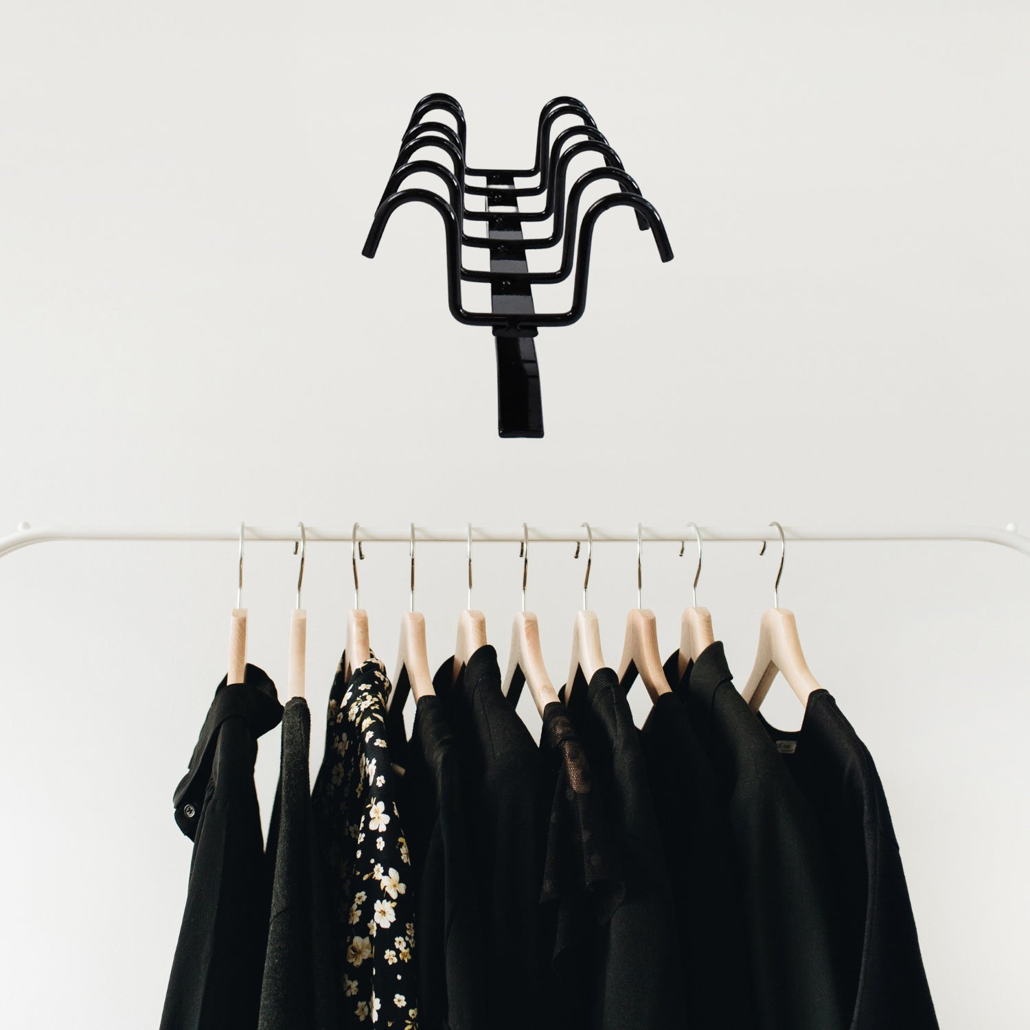 Double-row Metal Cupholder Rack Multi-purpose Iron Hanger With 6 Hooks (1 Pc) Wukusy