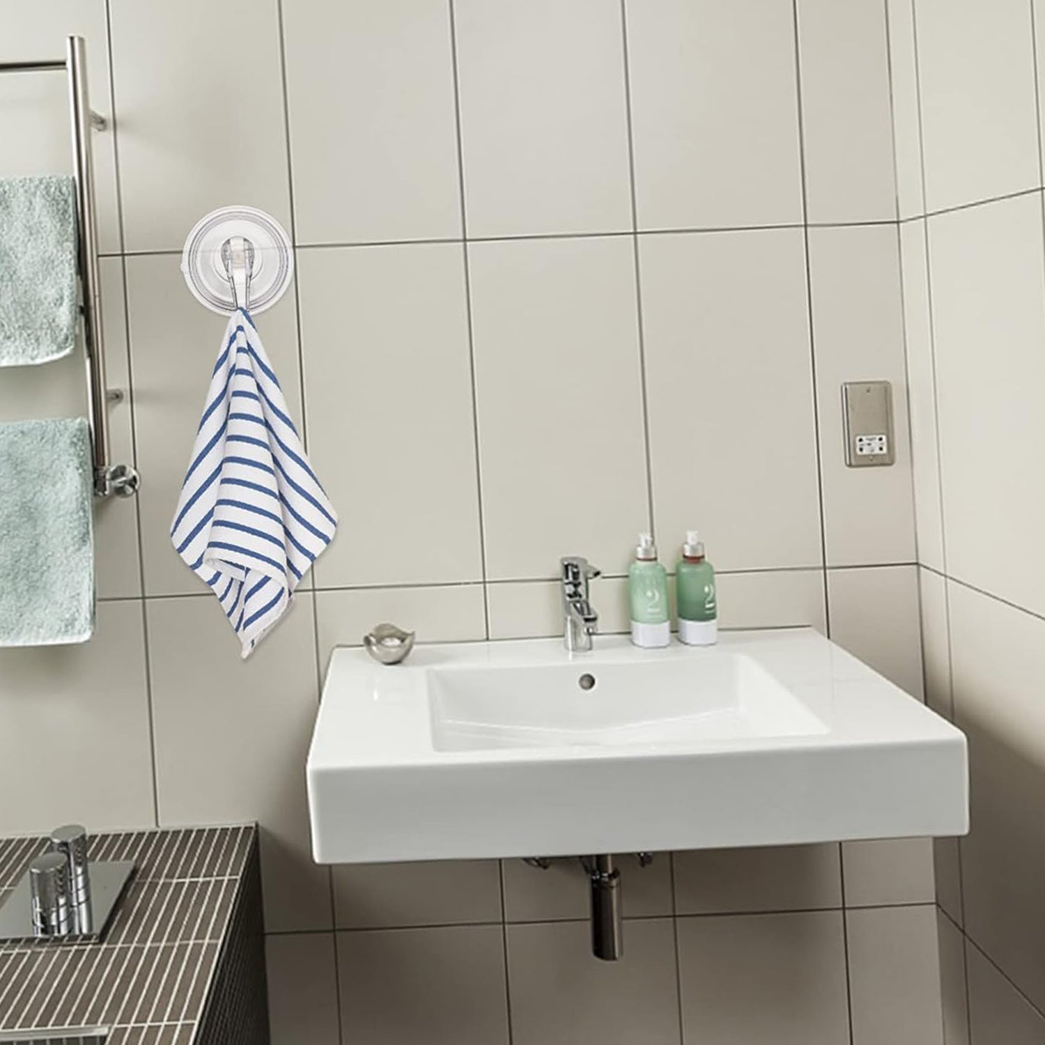 Plastic Suction Cup Hook (1 Pc) Wukusy