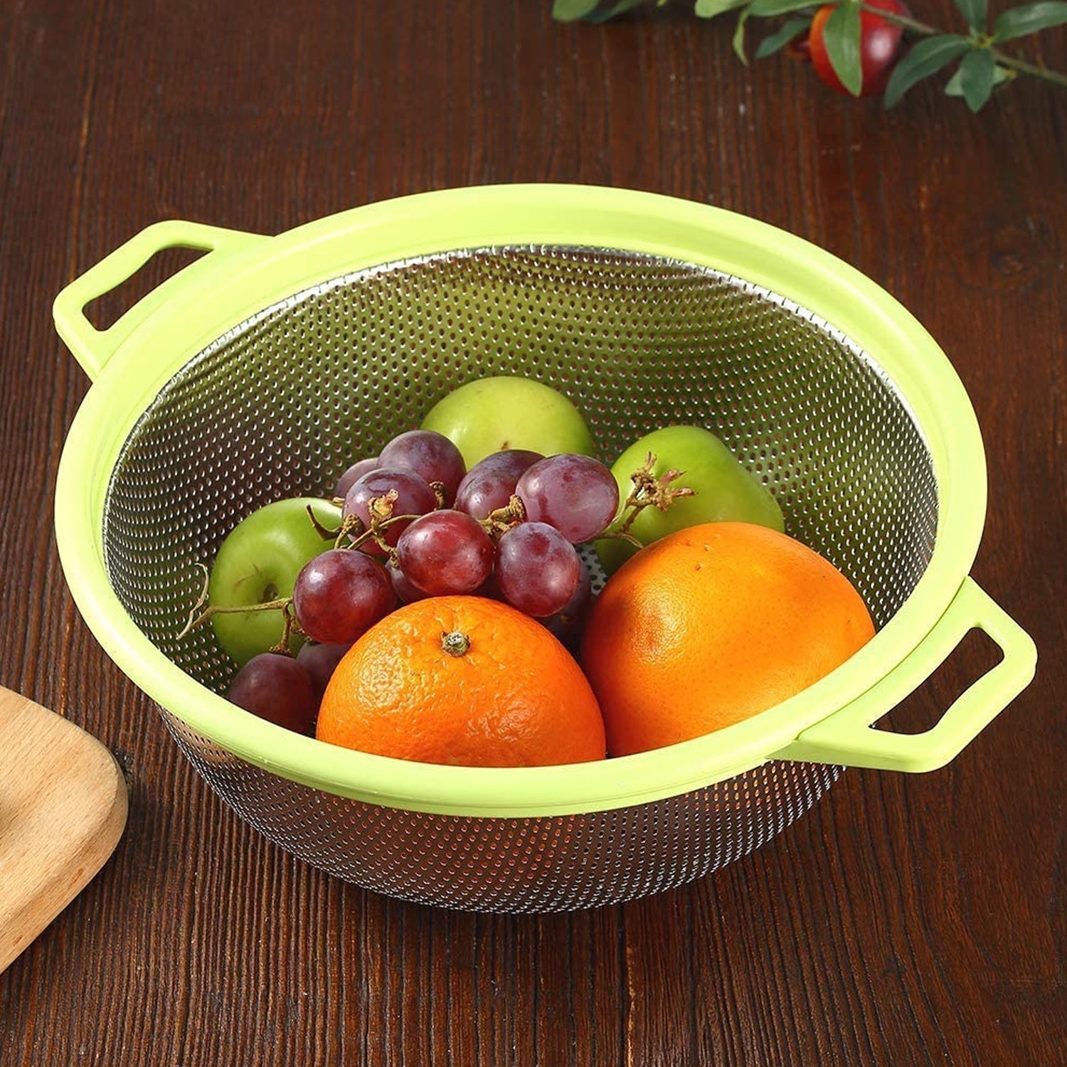 7147 Big Stainless Steel Colander With Handle Large Metal Mesh Basket Strainer For Pasta Spaghetti Berry Veggies Fruits  Kitchen Food Colander Dishwasher Safe (1 Pc ) Wukusy
