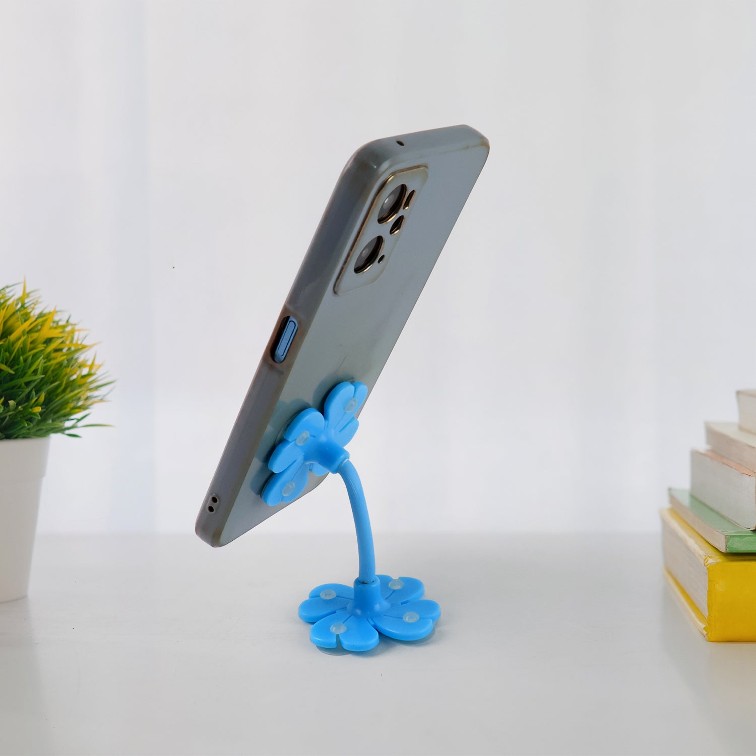 0637 -360 Rotatable Flower Shape Cellphone Holder Car  Mount Sucker Stand (Multicolored With Box)) Wukusy