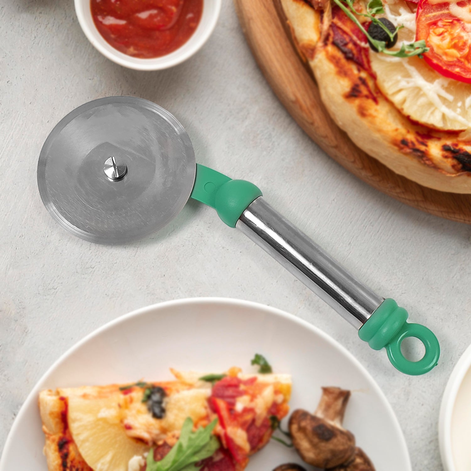 Kitchen Stainless Steel Wheel Pizza Cutter (1 Pc) Wukusy