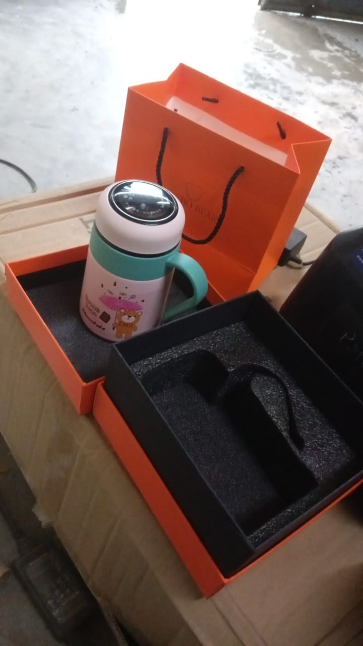 Smart Vacuum Insulated Water Bottle With Led Temperature Display  Gift Color Box (600 Ml Approx) Wukusy