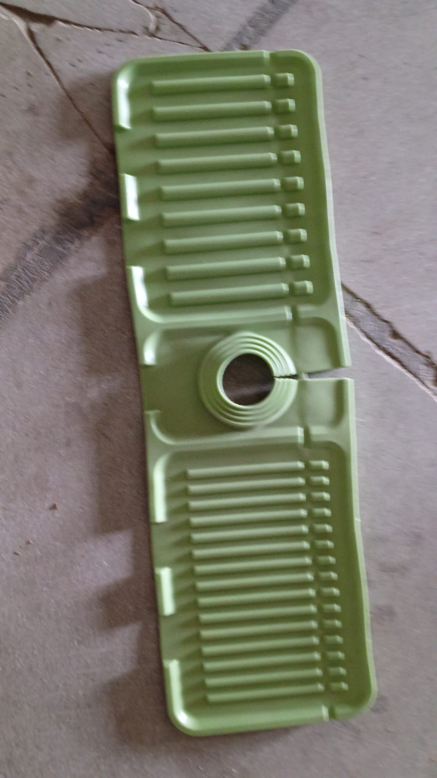 4914 Silicone Sink Faucet Pad Drip Protector Splash Countertop Rubber Drying Mat Sink Splash Guard For Kitchen Bathroom Bar. Wukusy