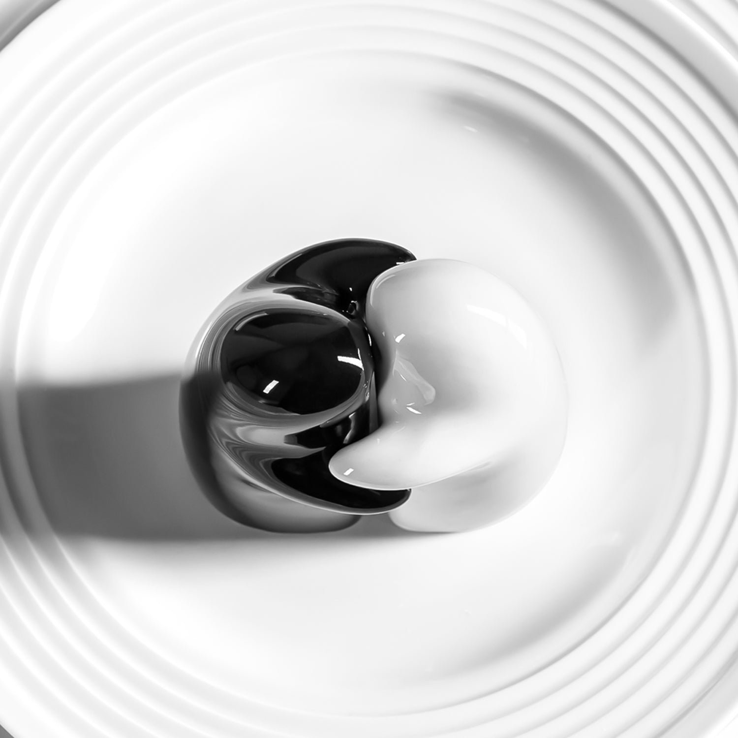 Ceramic Salt And Pepper Seasoning And Spice Shakers Cute (2 Pcs Set) Wukusy