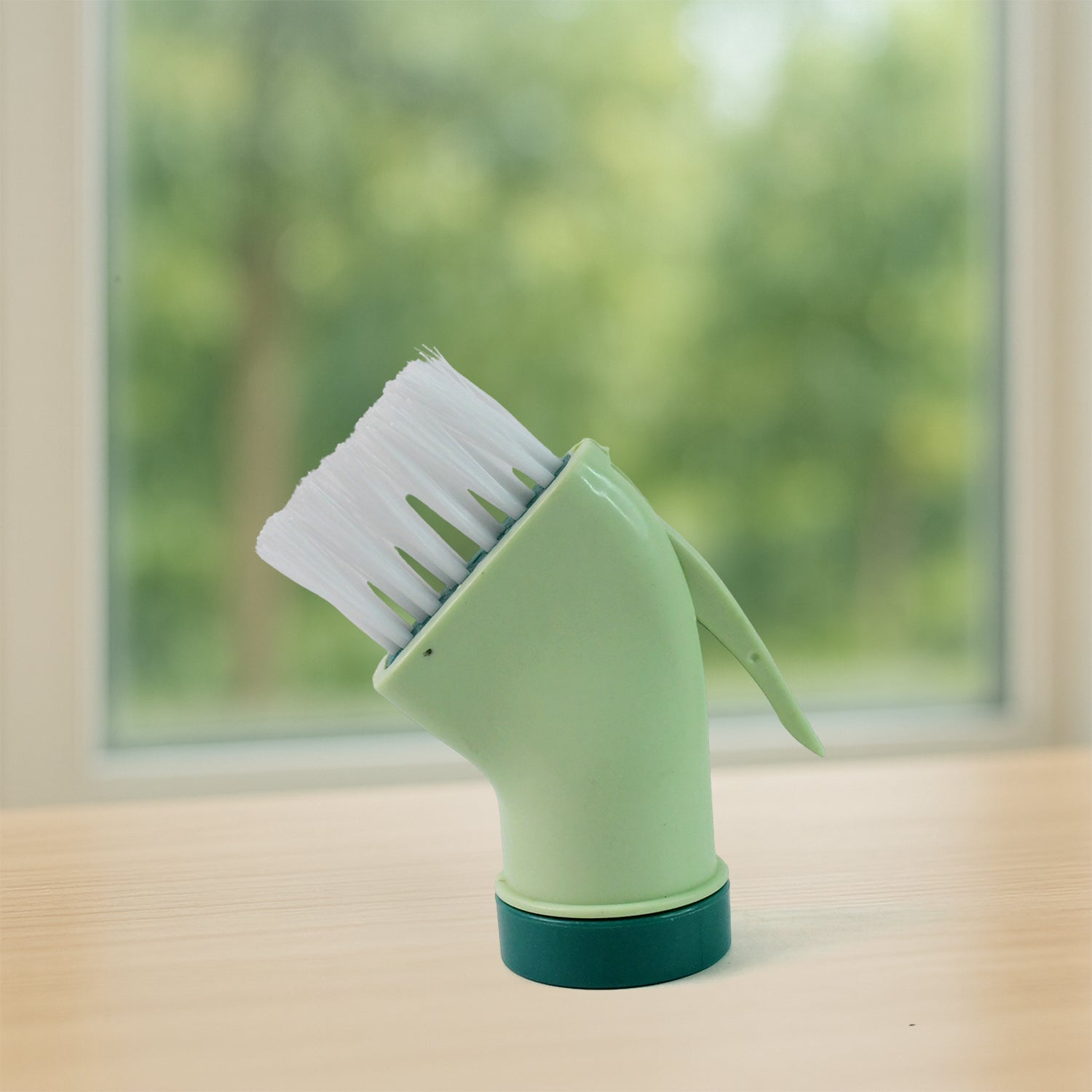 Multipurpose Bottle-connectable Cleaning Brush With Built-in Scraper (1 Pc) Wukusy